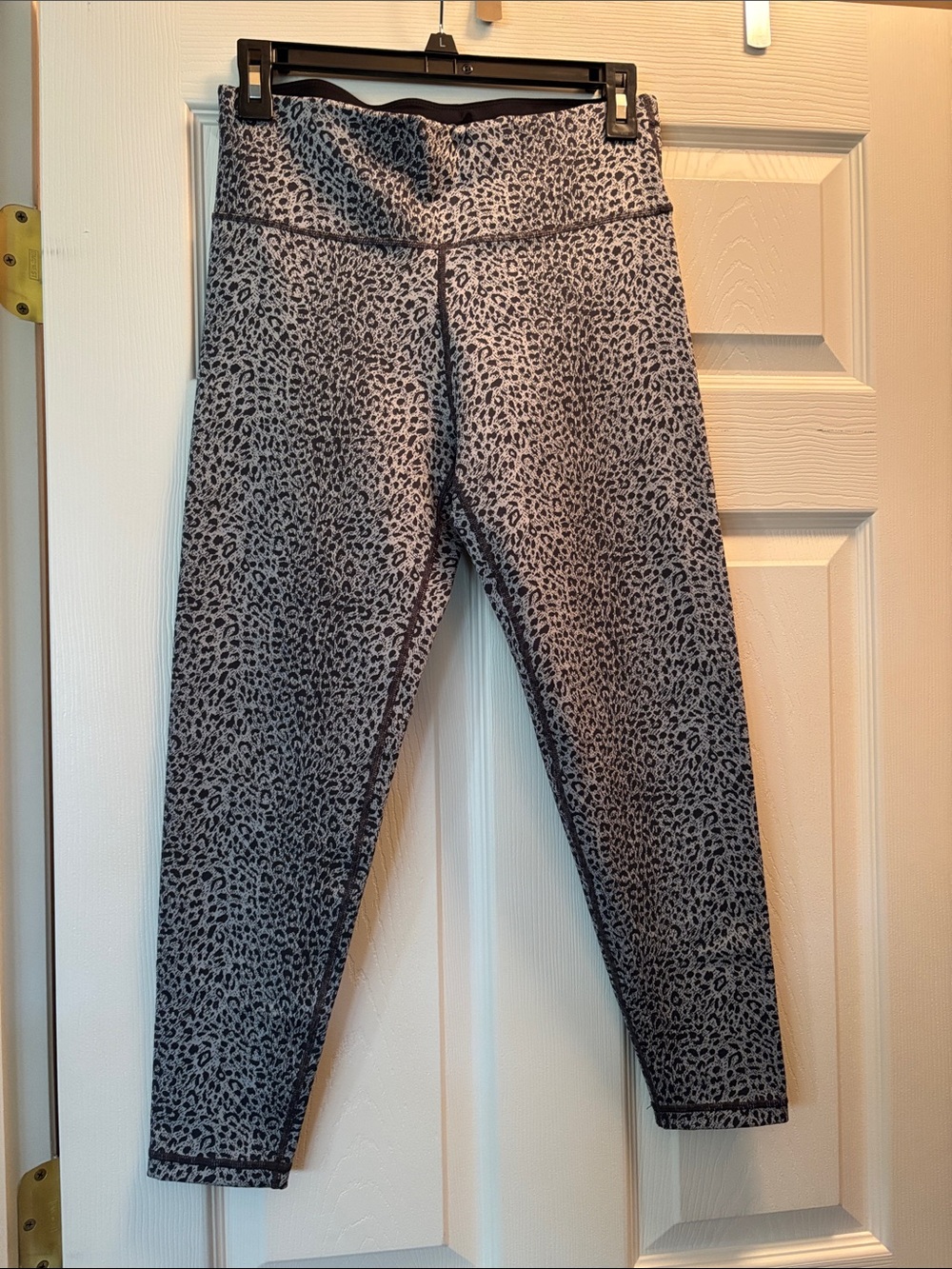 Sweaty Betty EUC Gray Leopard Print High-Waist Leggings 7/8 length
